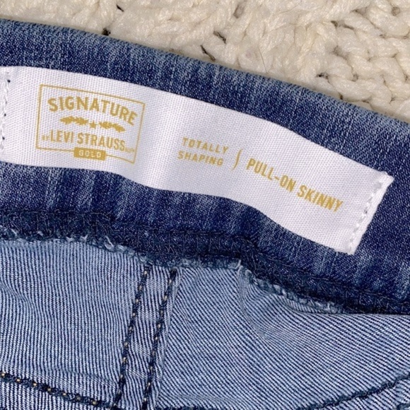 Levi’s totally shaping pull on skinny jeans size 33x32 - Picture 3 of 6